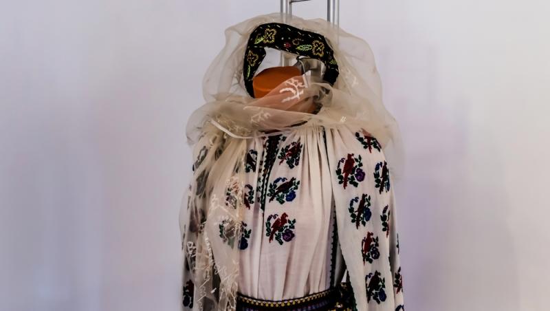 Portul românesc, din nou copiat de o casă de modă celebră: „Foarte similari, din multe puncte de vedere”