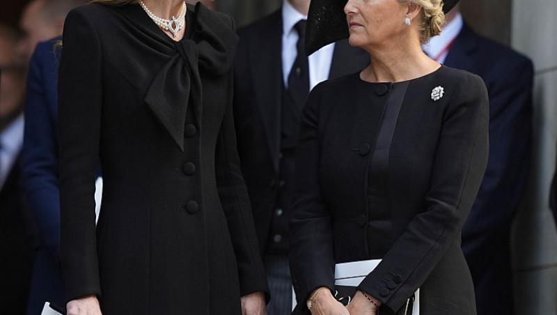 Kate Middleton, din nou în doliu. Ce mesaj subtil a transmis prin intermediul bijuteriilor alese