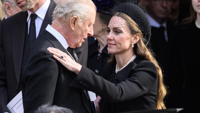 Kate Middleton, din nou în doliu. Ce mesaj subtil a transmis prin intermediul bijuteriilor alese