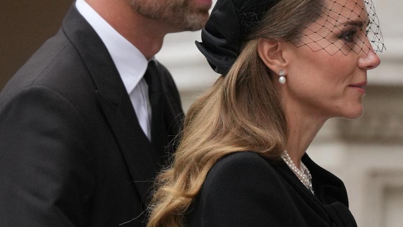Kate Middleton, din nou în doliu. Ce mesaj subtil a transmis prin intermediul bijuteriilor alese