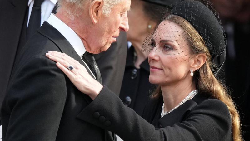 Kate Middleton, din nou în doliu. Ce mesaj subtil a transmis prin intermediul bijuteriilor alese