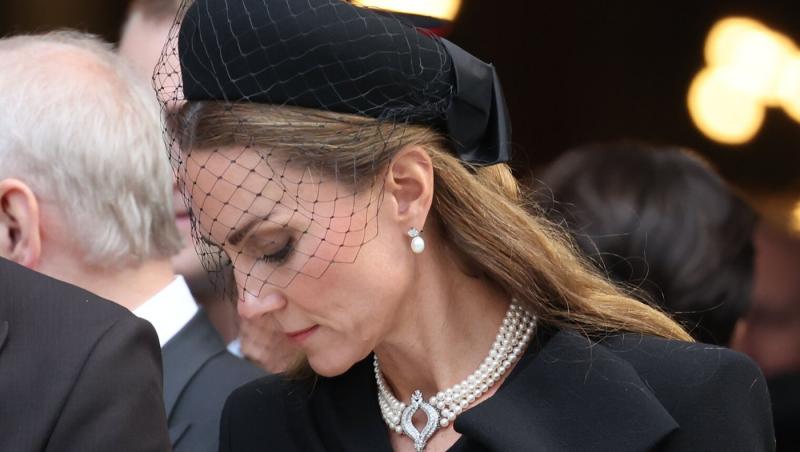 Kate Middleton, din nou în doliu. Ce mesaj subtil a transmis prin intermediul bijuteriilor alese