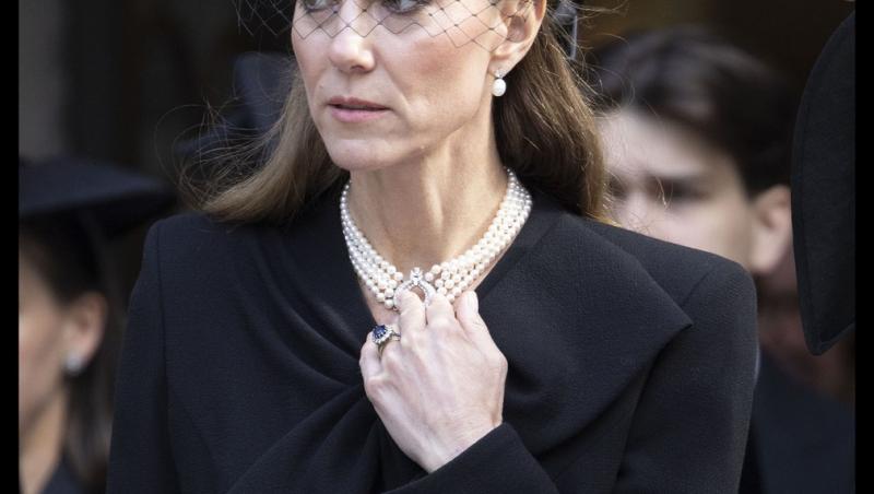 Kate Middleton, din nou în doliu. Ce mesaj subtil a transmis prin intermediul bijuteriilor alese