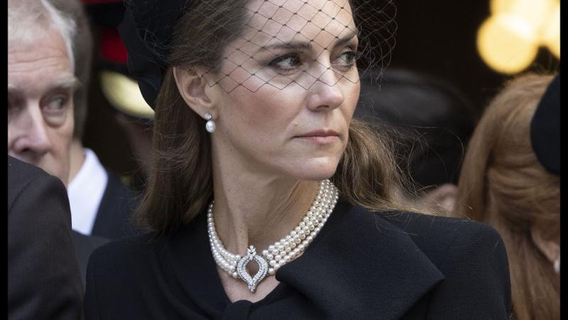 Kate Middleton, din nou în doliu. Ce mesaj subtil a transmis prin intermediul bijuteriilor alese