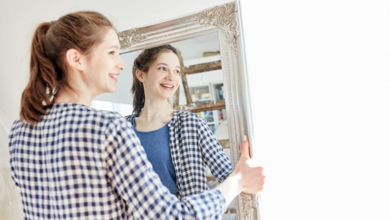 Oglinzile rotunde, un element de rău augur în casă. În ce mod pot influența energiile din cămin