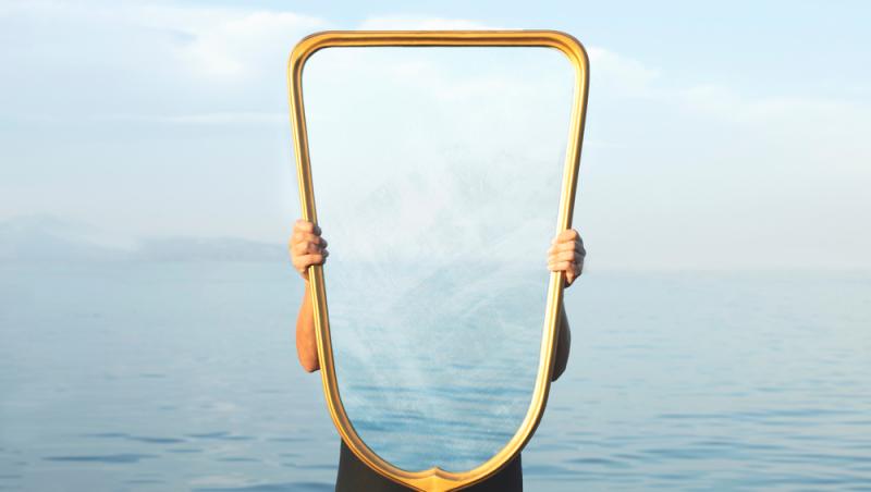 Oglinzile rotunde, un element de rău augur în casă. În ce mod pot influența energiile din cămin