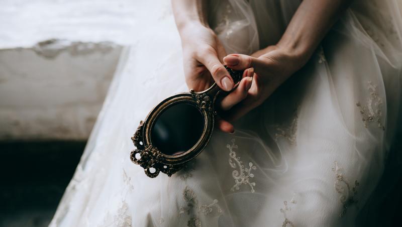 Oglinzile rotunde, un element de rău augur în casă. În ce mod pot influența energiile din cămin