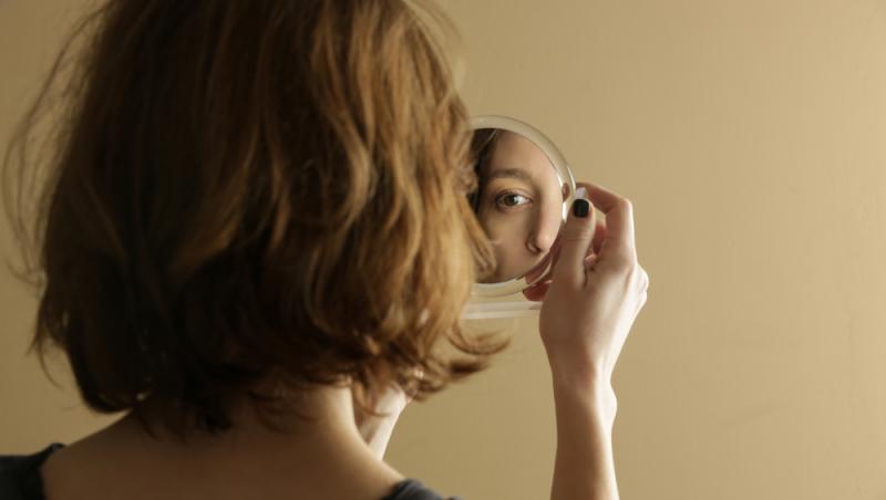 Oglinzile rotunde, un element de rău augur în casă. În ce mod pot influența energiile din cămin