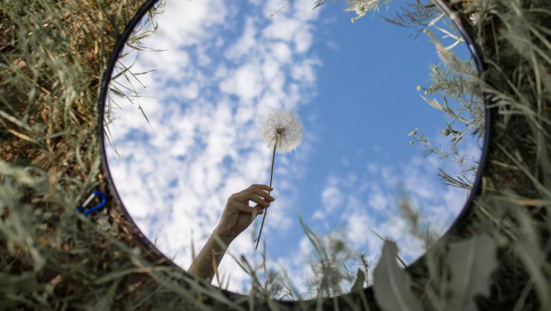 Oglinzile rotunde, un element de rău augur în casă. În ce mod pot influența energiile din cămin