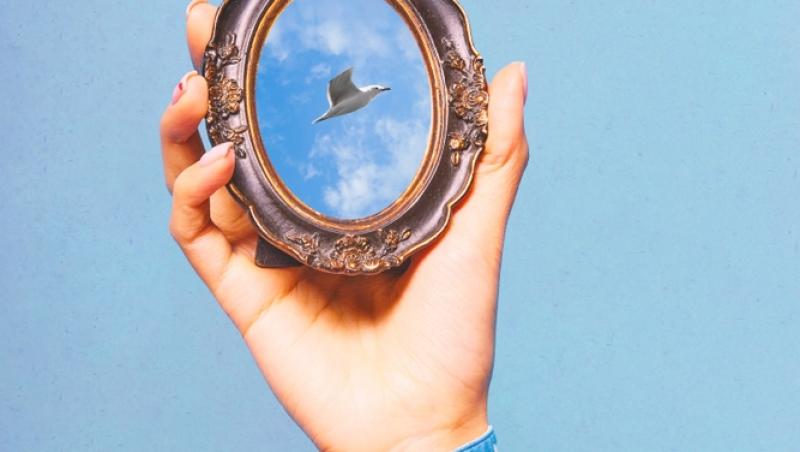 Oglinzile rotunde, un element de rău augur în casă. În ce mod pot influența energiile din cămin