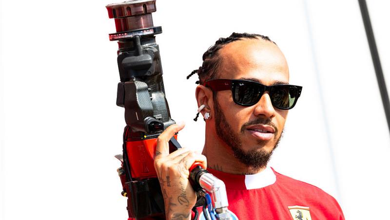 Cine este femeia alături de care a fost surprins Lewis Hamilton. Cei doi au ieșit la plimbare într-un bolid de 2 miloane de dolari