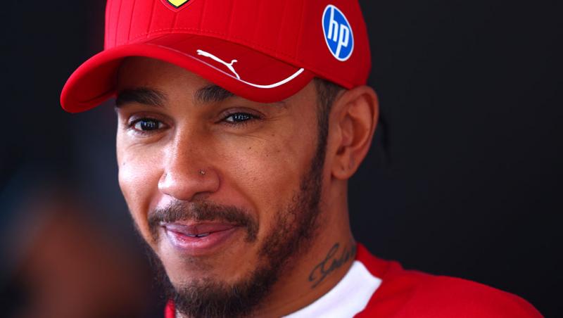 Cine este femeia alături de care a fost surprins Lewis Hamilton. Cei doi au ieșit la plimbare într-un bolid de 2 miloane de dolari