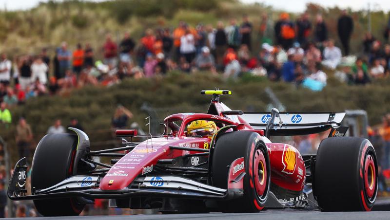 Cine este femeia alături de care a fost surprins Lewis Hamilton. Cei doi au ieșit la plimbare într-un bolid de 2 miloane de dolari