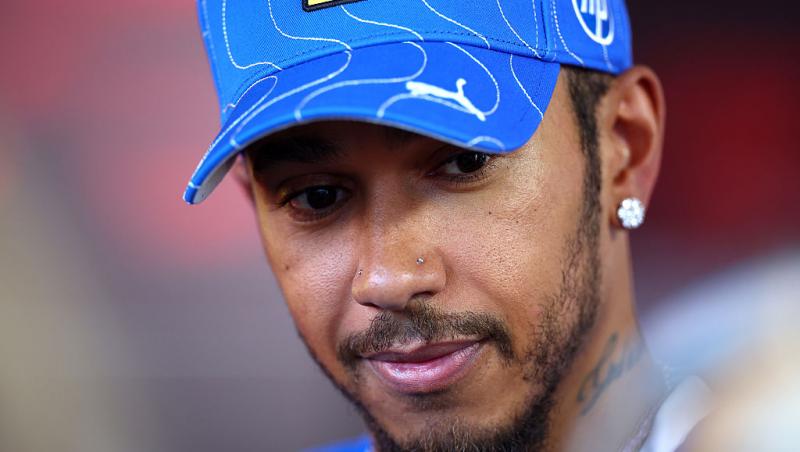 Cine este femeia alături de care a fost surprins Lewis Hamilton. Cei doi au ieșit la plimbare într-un bolid de 2 miloane de dolari