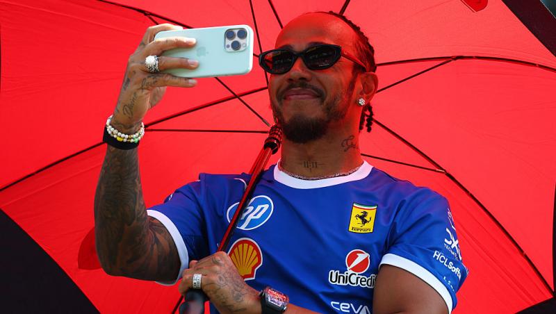 Cine este femeia alături de care a fost surprins Lewis Hamilton. Cei doi au ieșit la plimbare într-un bolid de 2 miloane de dolari