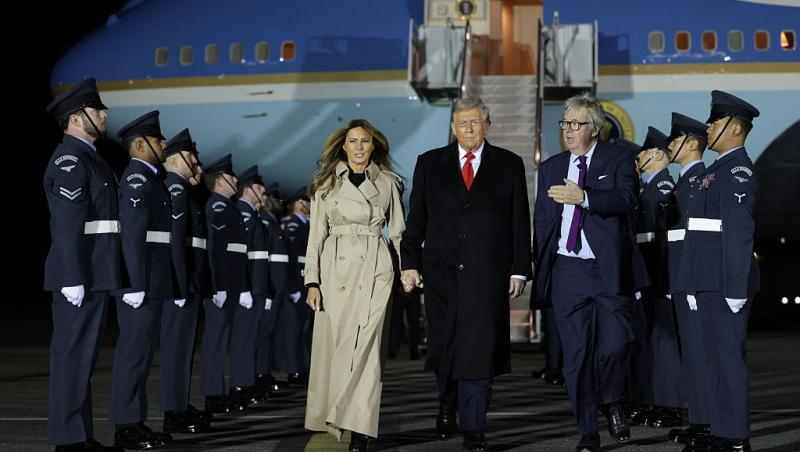 Melania și Donald Trump nu au făcut reverența în fața suveranilor Marii Britanii. De ce cuplul prezidențial a încălcat protocolul