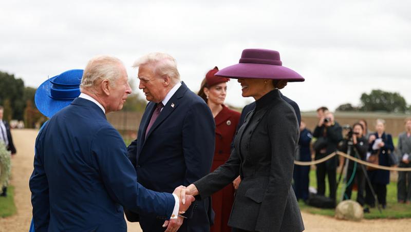 Melania și Donald Trump nu au făcut reverența în fața suveranilor Marii Britanii. De ce cuplul prezidențial a încălcat protocolul