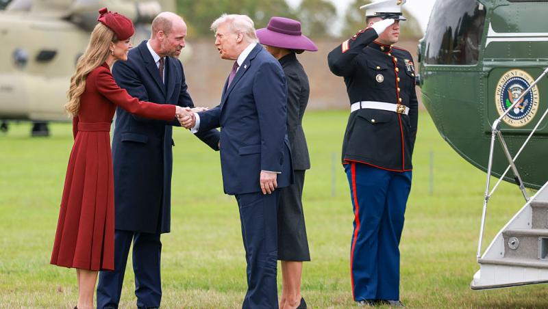 Melania și Donald Trump nu au făcut reverența în fața suveranilor Marii Britanii. De ce cuplul prezidențial a încălcat protocolul