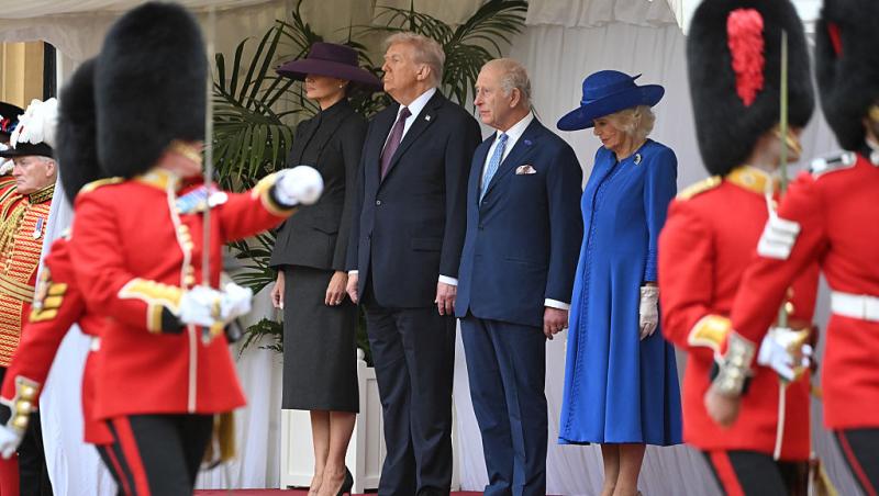 Melania și Donald Trump nu au făcut reverența în fața suveranilor Marii Britanii. De ce cuplul prezidențial a încălcat protocolul