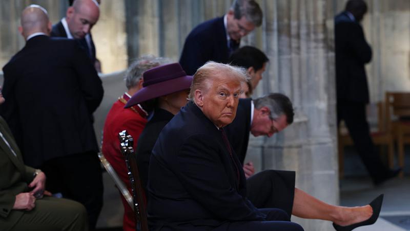 Melania și Donald Trump nu au făcut reverența în fața suveranilor Marii Britanii. De ce cuplul prezidențial a încălcat protocolul