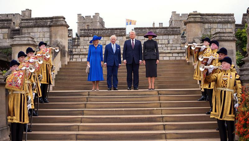 Melania și Donald Trump nu au făcut reverența în fața suveranilor Marii Britanii. De ce cuplul prezidențial a încălcat protocolul