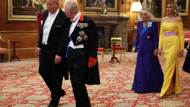 Melania și Donald Trump nu au făcut reverența în fața suveranilor Marii Britanii. De ce cuplul prezidențial a încălcat protocolul
