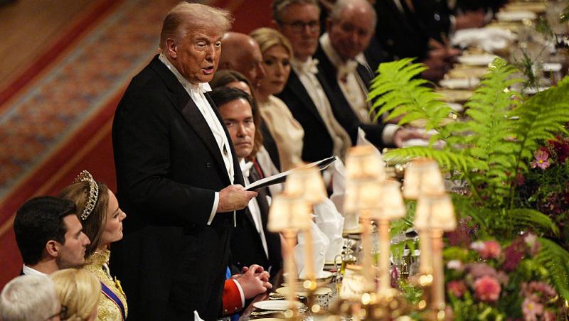 Melania și Donald Trump nu au făcut reverența în fața suveranilor Marii Britanii. De ce cuplul prezidențial a încălcat protocolul