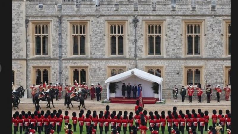 Melania și Donald Trump nu au făcut reverența în fața suveranilor Marii Britanii. De ce cuplul prezidențial a încălcat protocolul