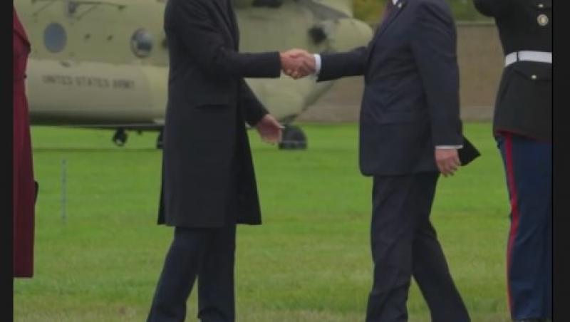 Melania și Donald Trump nu au făcut reverența în fața suveranilor Marii Britanii. De ce cuplul prezidențial a încălcat protocolul