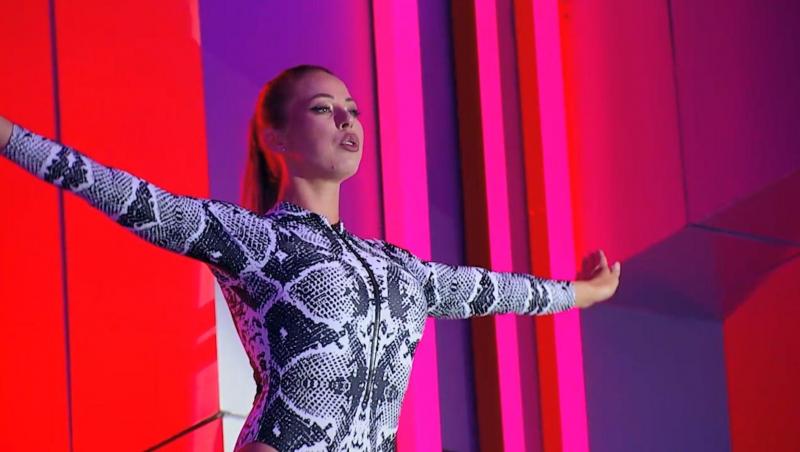 Imagine adorabilă cu Roxana Nemeș din copilărie. Cum arăta artista când era doar un bebeluș