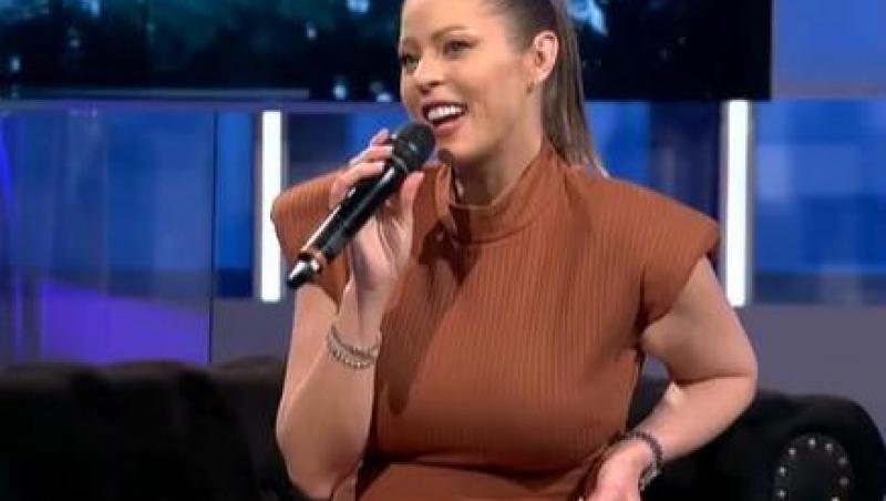 Imagine adorabilă cu Roxana Nemeș din copilărie. Cum arăta artista când era doar un bebeluș