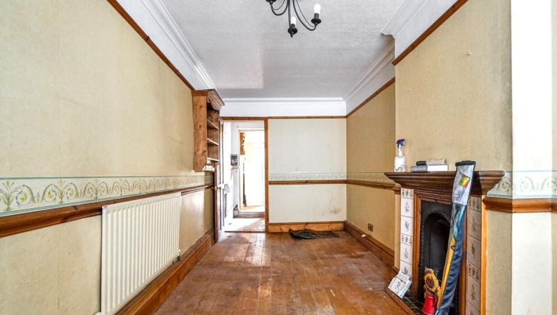 Cum arată locuința de doar 2 metri lățime. Se vinde cu peste 100.000 de dolari | FOTO