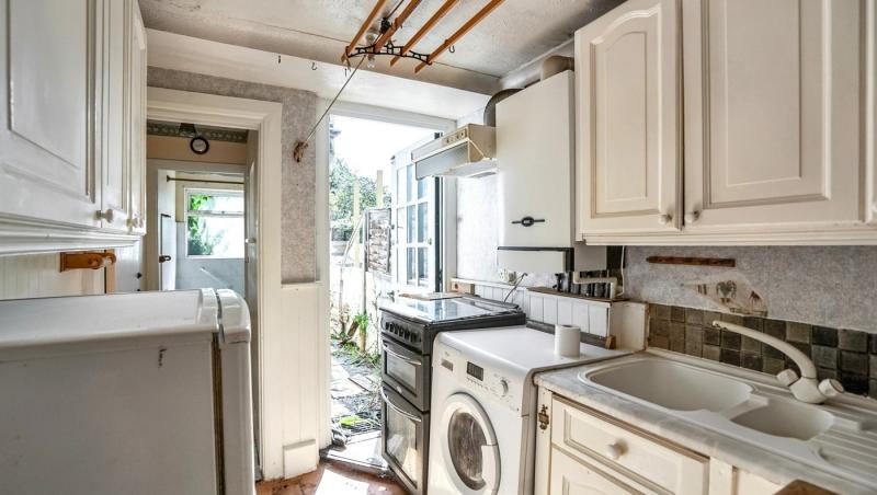 Cum arată locuința de doar 2 metri lățime. Se vinde cu peste 100.000 de dolari | FOTO