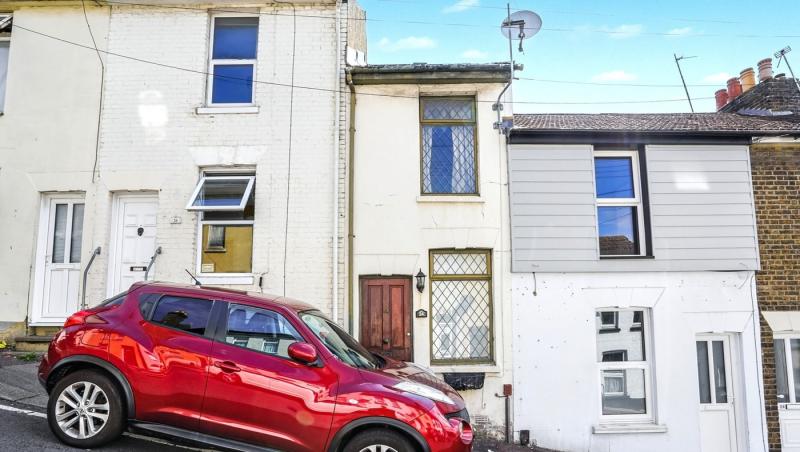 Cum arată locuința de doar 2 metri lățime. Se vinde cu peste 100.000 de dolari | FOTO