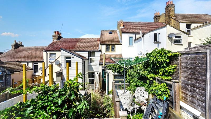 Cum arată locuința de doar 2 metri lățime. Se vinde cu peste 100.000 de dolari | FOTO