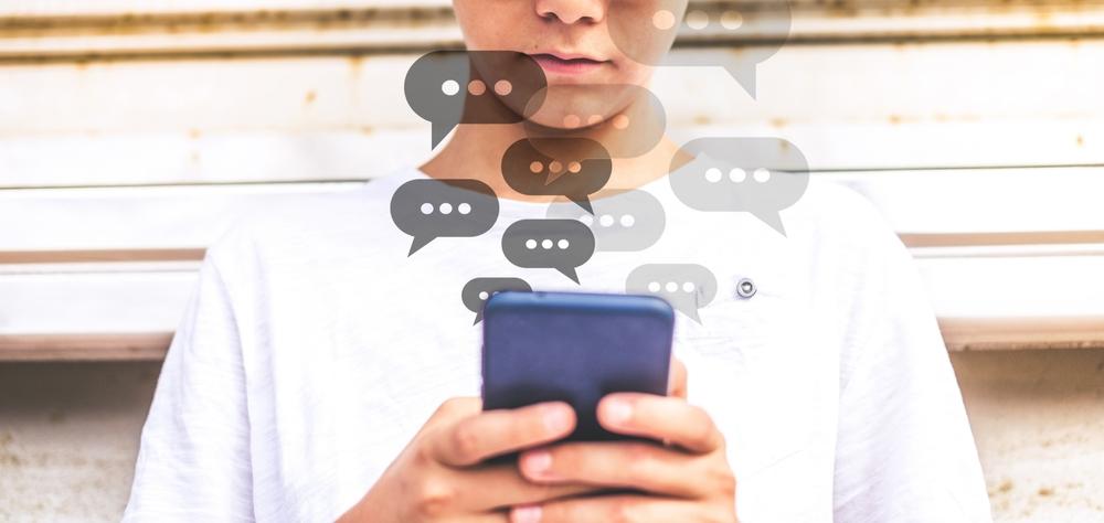Ce trebuie să știe părinții despre relația adolescenților cu chatboții. Cum pot fi ajutați