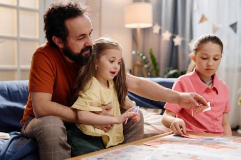 Povestea băiețelului care a inventat un joc la 7 ani, iar acum e milionar