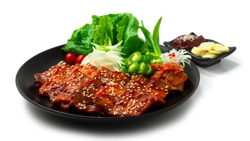 Dwaeji Bulgogi este o variantă de bulgogi coreean preparată din carne de porc marinat într-un amestec de sosuri și condimente picante