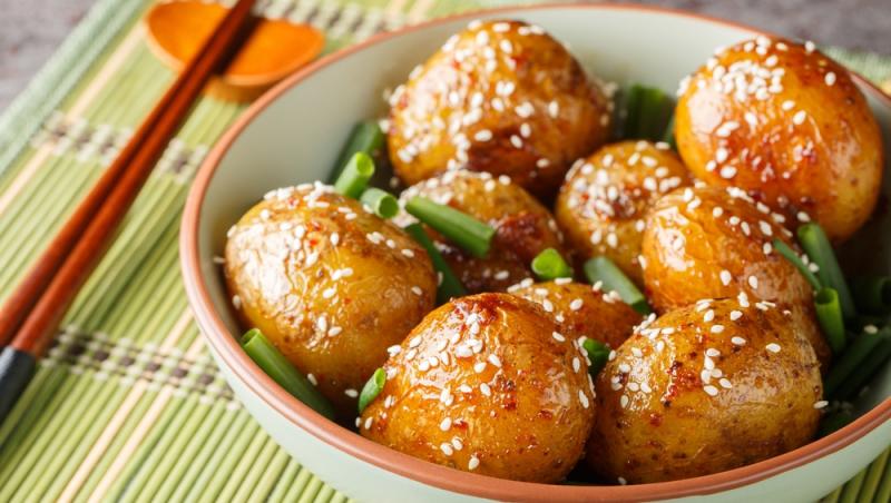 Gamja Bokkeum este un fel de mâncare tradițional coreean din cartofi prăjiți