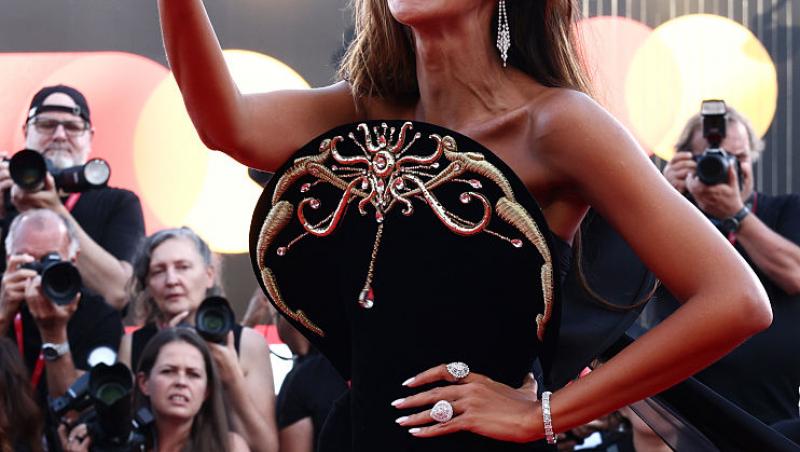 Mădălina Ghenea a făcut furori pe covorul roșu de la Veneția. Ce a spus presa italiană despre apariția ei la Festivalul de Film