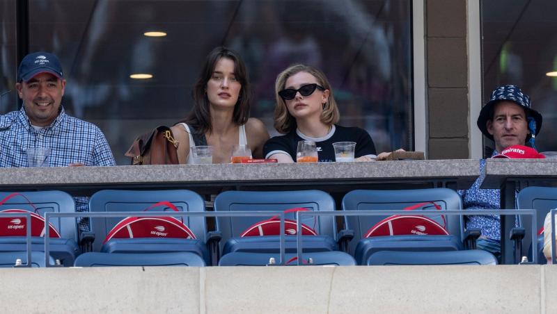 Chloë Grace Moretz alături de Kate Harrison la un eveniment