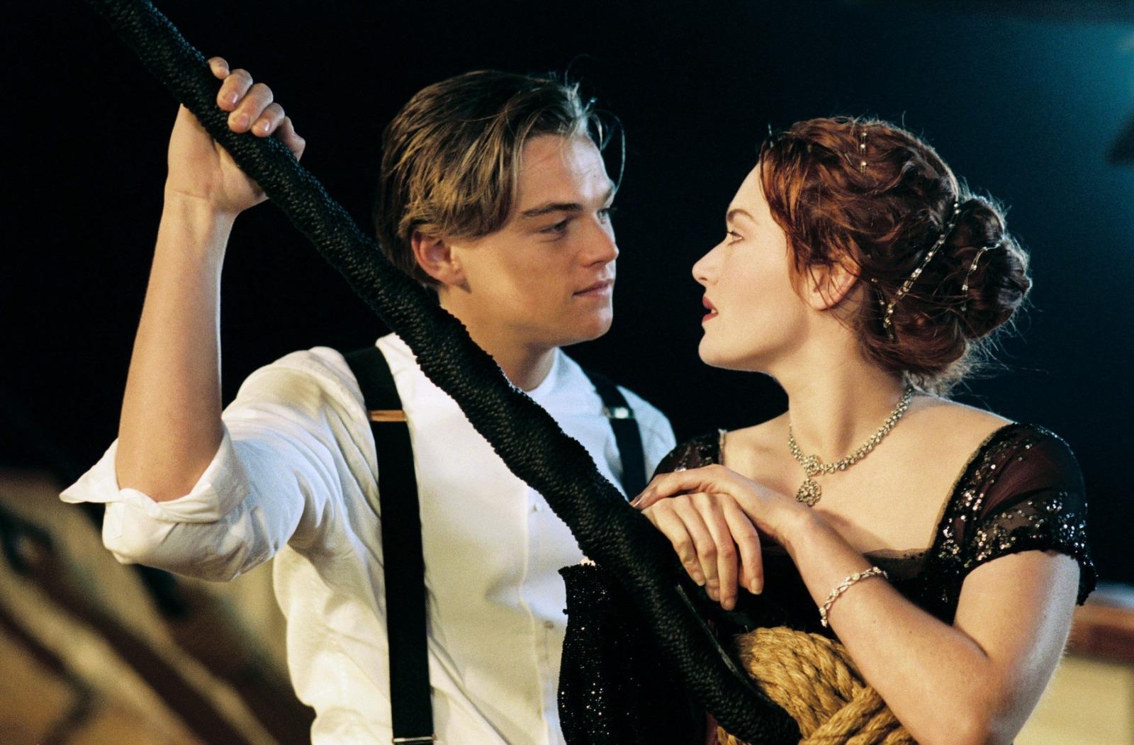 Leonardo DiCaprio și Kate Winslet în filmul Titanic