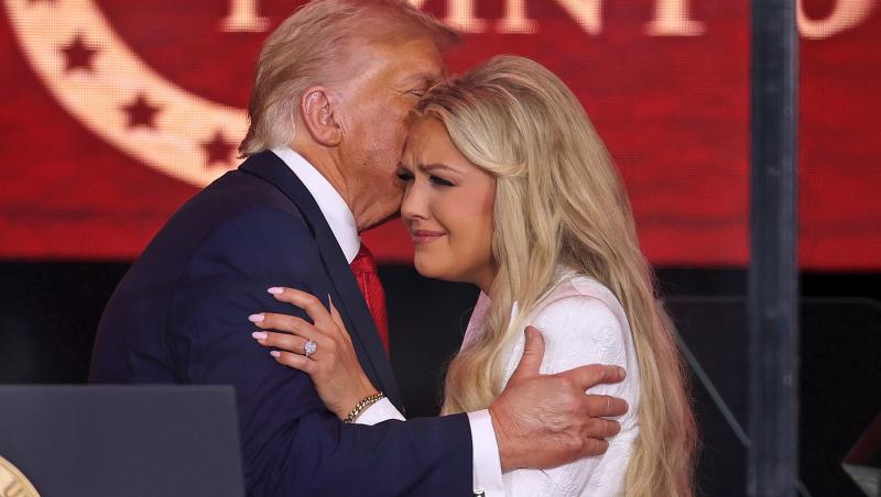Gestul emoționant făcut de Donald Trump pentru văduva lui Charlie Kirk. Ce moment înduioșător a avut loc la ceremonia omagială