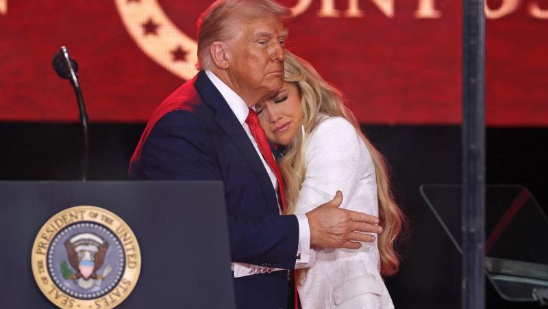 Gestul emoționant făcut de Donald Trump pentru văduva lui Charlie Kirk. Ce moment înduioșător a avut loc la ceremonia omagială