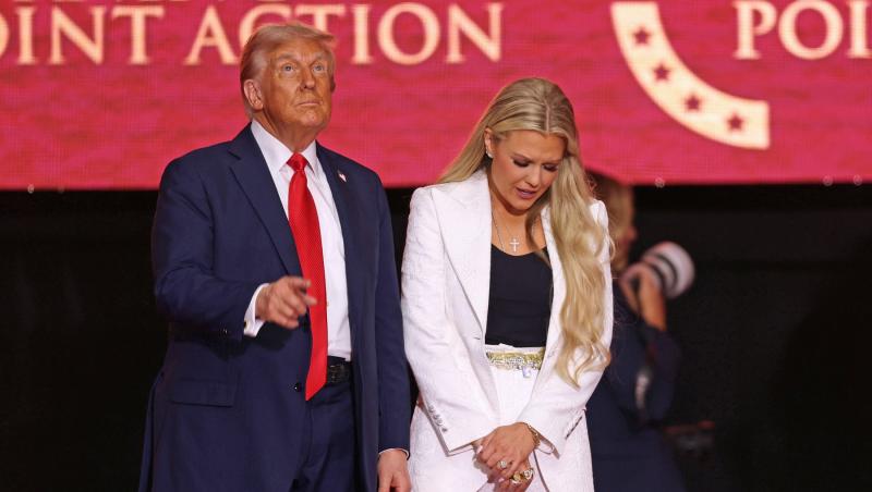 Gestul emoționant făcut de Donald Trump pentru văduva lui Charlie Kirk. Ce moment înduioșător a avut loc la ceremonia omagială