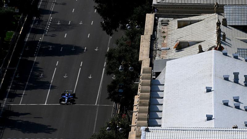 Carlos Sainz, gest de milioane pentru o fetiță. Cum a reacționat micuța când a văzut că pilotul și-a ținut promisiunea în Baku