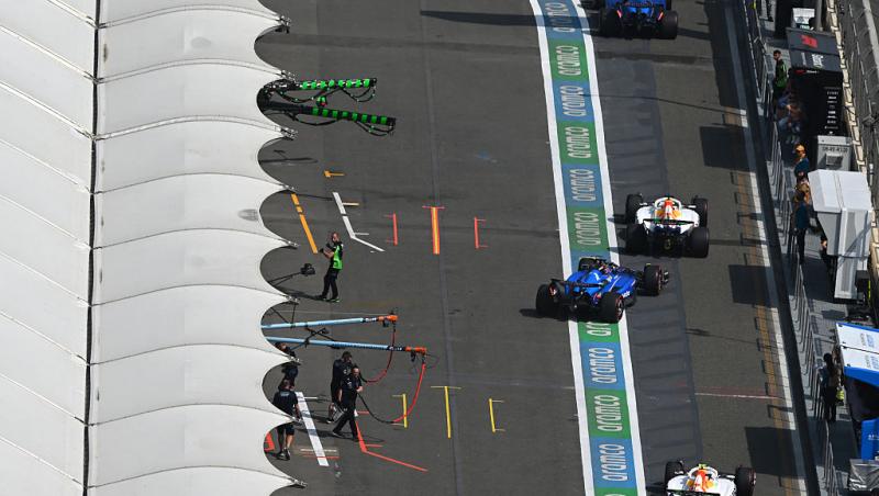 Carlos Sainz, gest de milioane pentru o fetiță. Cum a reacționat micuța când a văzut că pilotul și-a ținut promisiunea în Baku