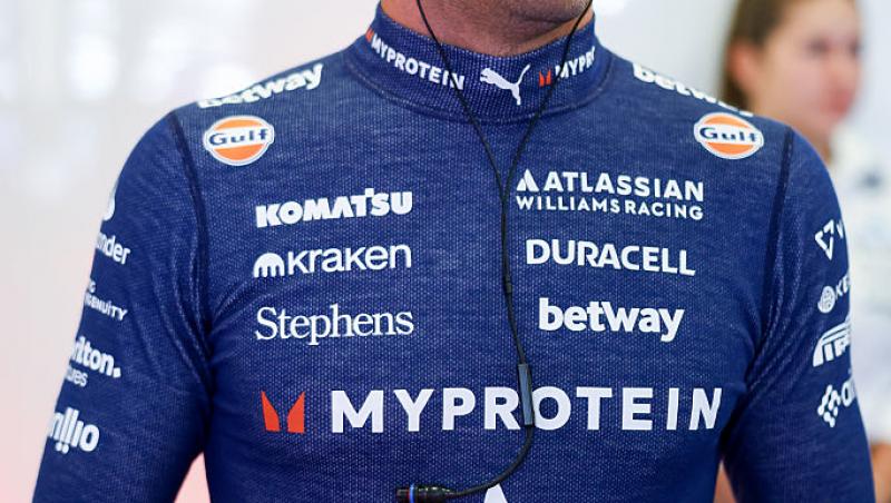 Carlos Sainz, gest de milioane pentru o fetiță. Cum a reacționat micuța când a văzut că pilotul și-a ținut promisiunea în Baku