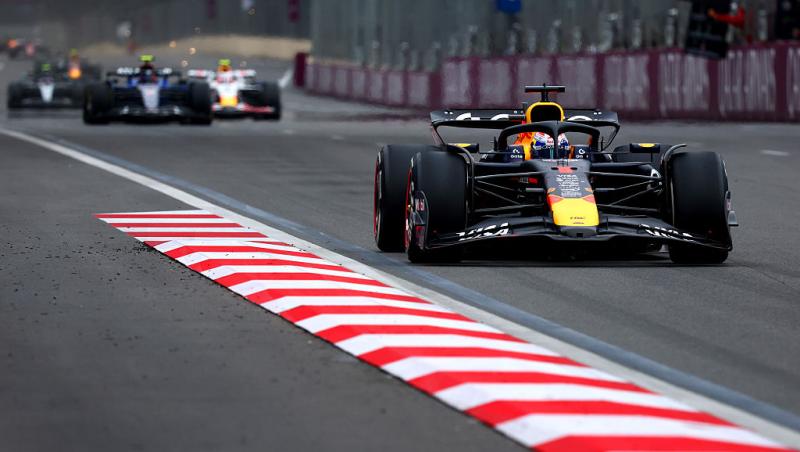 Carlos Sainz, gest de milioane pentru o fetiță. Cum a reacționat micuța când a văzut că pilotul și-a ținut promisiunea în Baku