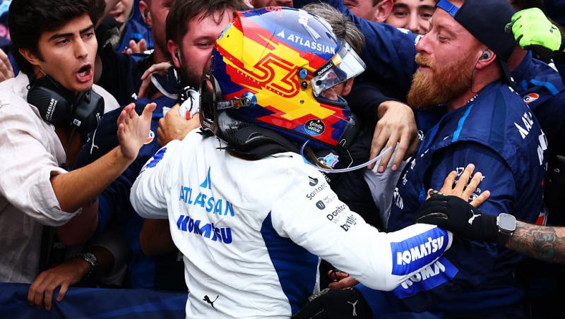 Carlos Sainz, gest de milioane pentru o fetiță. Cum a reacționat micuța când a văzut că pilotul și-a ținut promisiunea în Baku